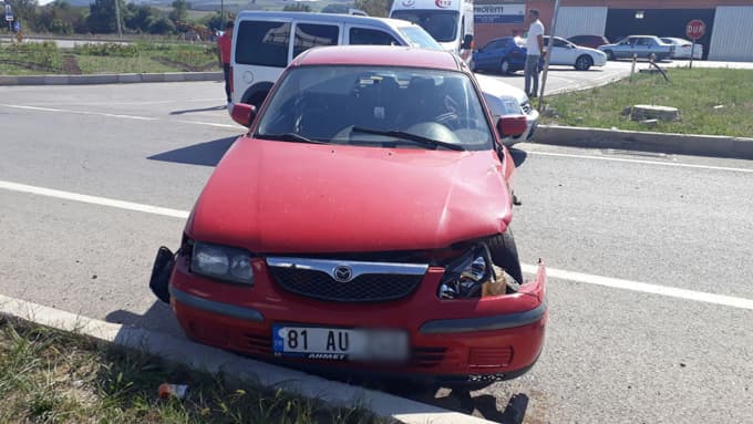 Karasu Kavşağı'nda trafik kazası