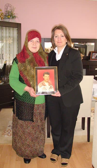 MHP'li Oya Arapoğlu, Şehit Ailelerini Ziyaret Etti