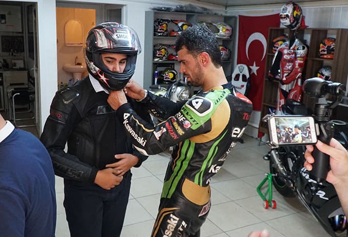 Şehit çocukları Kenan Sofuoğlu'yla buluştu