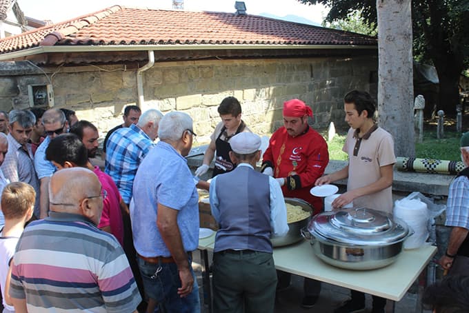 Taraklı Kaymakamlığı'ndan pilav ikramı