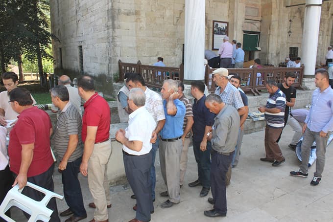 Taraklı Kaymakamlığı'ndan pilav ikramı