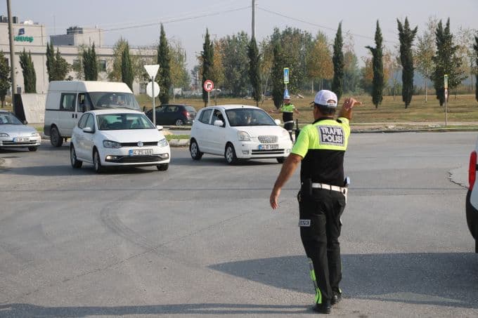 Sakarya'da okullar açıldı, trafik durma noktasına geldi