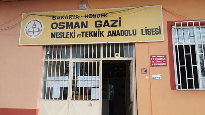 O ilkokulun hazır olmayan okula taşınması tepki çekti