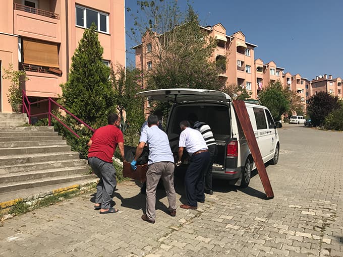 Evin ışıkları yanınca polise haber verdiler ama...