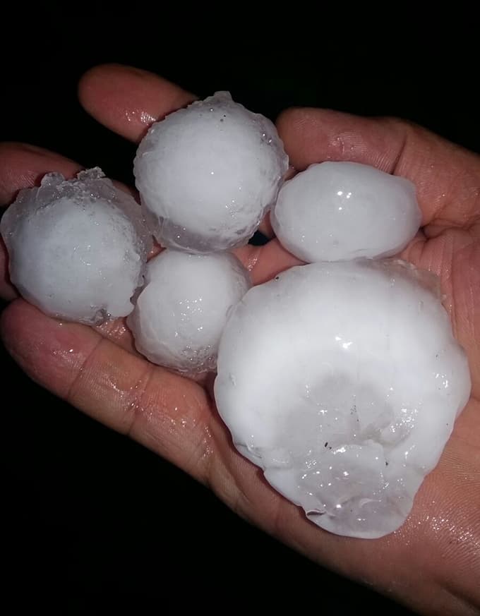Sakarya'da ceviz büyüklüğünde dolu yağdı