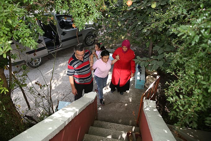 Fedakar anneler okul yolunda