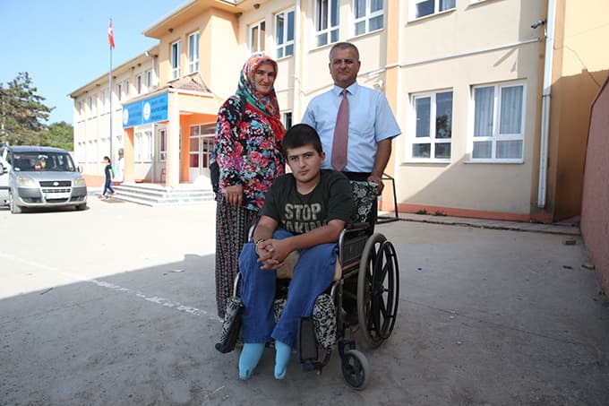 Fedakar anneler okul yolunda