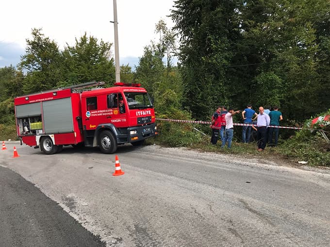 Yoldan çıkan araç uçuruma yuvarlandı