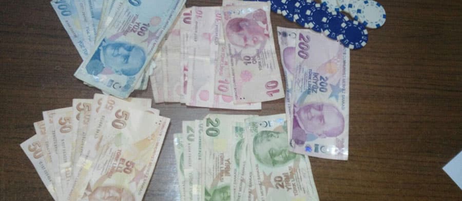 Kahvede kumar oynayan şahıslara operasyon