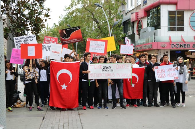 Türkçe tabela kullanan esnafa teşekkür belgesi 