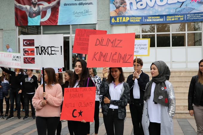 Türkçe tabela kullanan esnafa teşekkür belgesi 