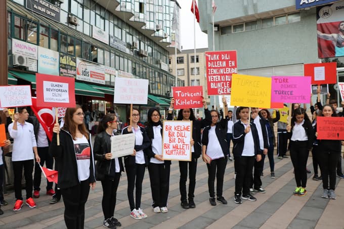 Türkçe tabela kullanan esnafa teşekkür belgesi 