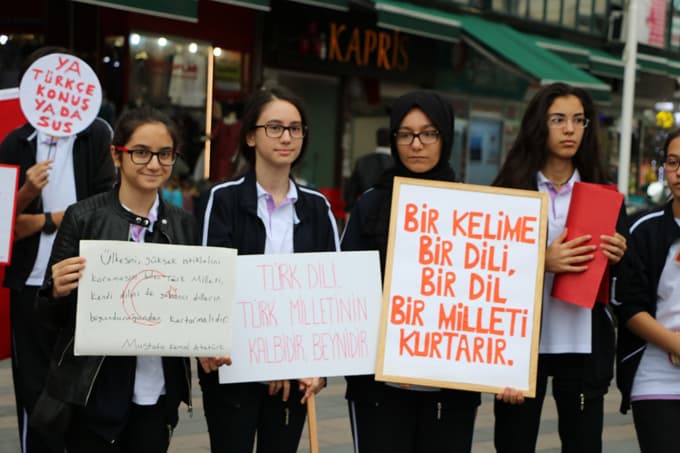 Türkçe tabela kullanan esnafa teşekkür belgesi 