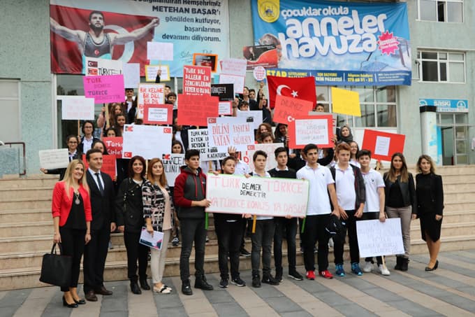 Türkçe tabela kullanan esnafa teşekkür belgesi 
