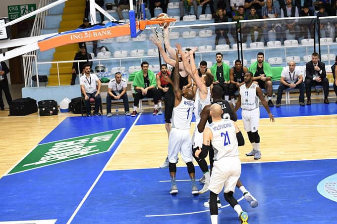 Dev Adamlar ligin ilk maçından mağlup ayrıldı