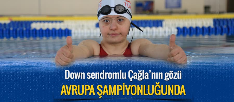 <font face="arial,helvetica,sans-serif" size="2"><font size="3"><strong><br />&quot;Başarısıyla &ouml;rnek teşkil ediyor&quot;</strong></font><br /><br />Baba  Orhan Demir ise Fatma &Ccedil;ağla'nın başarısının &ouml;rnek teşkil ettiğini, son  aylarda down sendromlu ailelerin &ccedil;ocuklarını havuza kayıt  yaptırdıklarını aktardı.<br /><br />Fatma &Ccedil;ağla'nın spor hayatına judo,  basketbol, masa tenisi gibi farklı branşları yaparak başladığını dile  getiren Demir, &quot;Uzmanlar, down sendromlu bireylere sporun faydalı  olacağını s&ouml;ylemişlerdi. Y&uuml;zmeye k&uuml;&ccedil;&uuml;k yaşta annesi ve dedesiyle  başladı. Y&uuml;zme sporuyla ilgilenmesiyle gelişiminin daha iyiye gittiğini  fark ettik. 2012 yılında &Ouml;zel Sporcular Federasyonu Down Sendromlular  Y&uuml;zme Oyunları'na katıldık. Orada &Ccedil;ağla'nın performansını beğendiler.  Antren&ouml;rlerle y&uuml;zme alanında gelişimini sağlamaya devam etmesi kararını  aldık. 2013 yılında b&ouml;lge ve T&uuml;rkiye şampiyonu oldu.&quot; değerlendirmesinde  bulundu.<br /><br />Demir, kızının 2016'da Down Sendromlular D&uuml;nya Y&uuml;zme  Şampiyonası'na T&uuml;rkiye'den katılan ilk bayan sporcu olduğunu belirterek,  &quot;400 metre karışıkta d&uuml;nya beşincisi oldu. Bu yıl Paris'te d&uuml;zenlenecek  olan 4. Down Sendromlular Avrupa Y&uuml;zme Şampiyonası'na katılacağız.  Amacımızı &uuml;lkemizi en iyi şekilde temsil etmektir. Kızımız bu başarılar  ile mutlu oluyor. Mutluluğunun devam etmesi, sağlıklı bir yaşam i&ccedil;in  kızımızın y&uuml;zme hayatına devam etmesini istiyoruz.&quot; ifadelerini  kullandı. </font>