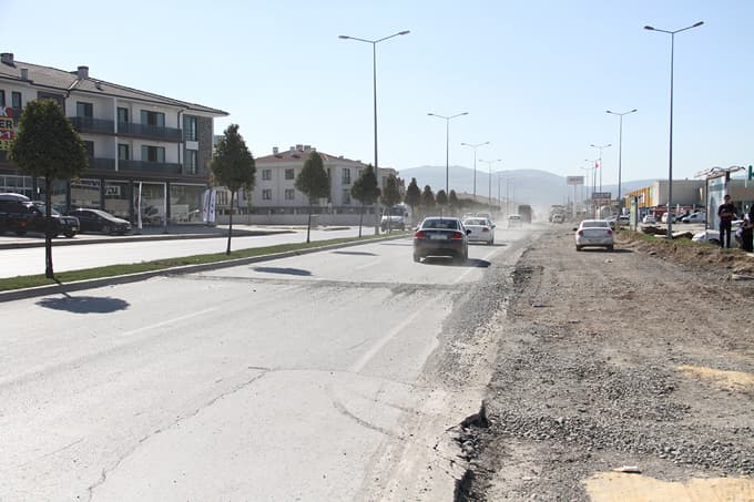 Yazlık Kavşağı ile Kipa arası yenileniyor