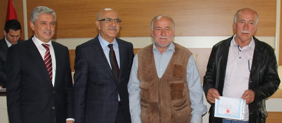 Söğütlü'de o uygulama sonrası ilk tapular dağıtılıyor