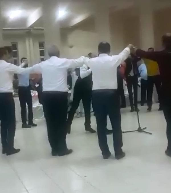 Düğünde oynarken kalp krizi geçiren adam kurtarılamadı