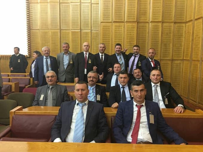 MHP Hendek Teşkilatı, Devlet Bahçeli'ye tablo hediye etti