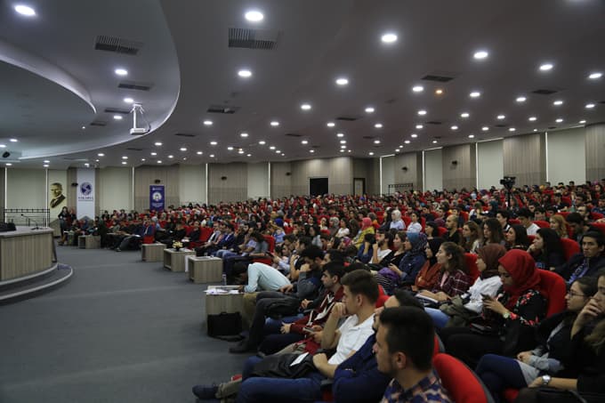 SAÜ'de onlarca kişi bu konferansa katıldı