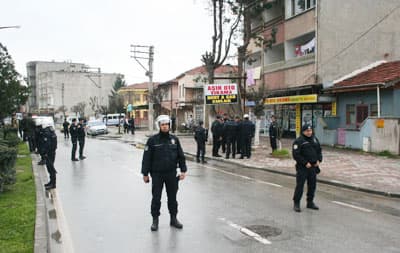 Polis Merkezinin Yanında Silahlı Çatışma: 1 Yaralı