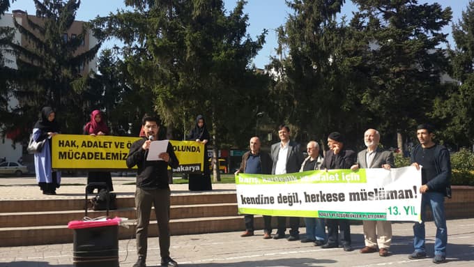 ''Okullar, tek tip nesil üreten fabrikalara döndü''
