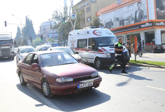 Hasta taşıyan ambulans, 11 yaşındaki çocuğa çarptı