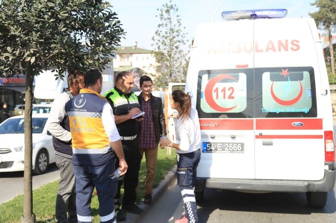 Hasta taşıyan ambulans, 11 yaşındaki çocuğa çarptı
