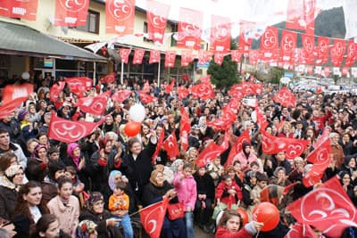 MHP'li Oya Arapoğlu, Kırkpınar'da Halka Hitap Etti