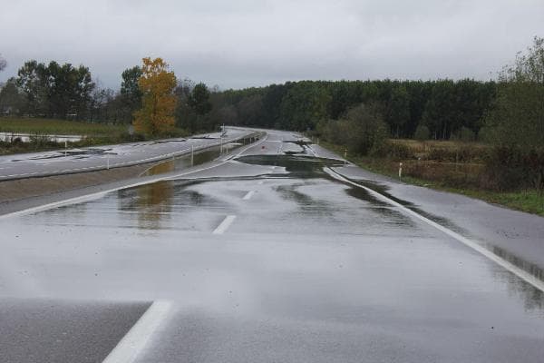 Ferizli-Karasu yolu trafiğe kapatıldı