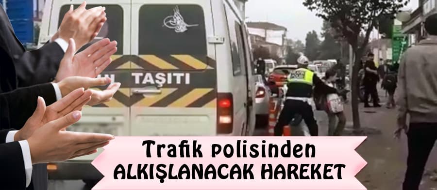 Trafik polisinden alkışlanacak hareket