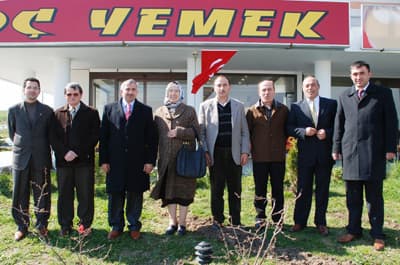 Muhtar Özçelik, Azalarla Bir Araya Geldi