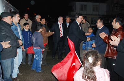 MHP'ye Tekeler Mahallesi&#8217;nde Sevgi Seli