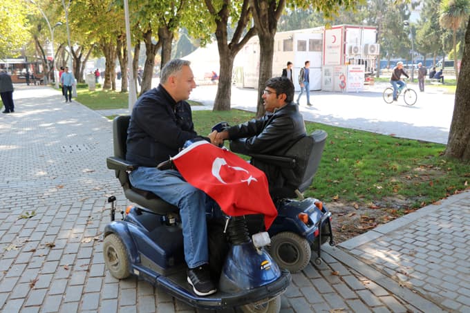 İllegal örgütlere para topladıkları iddia edildi 