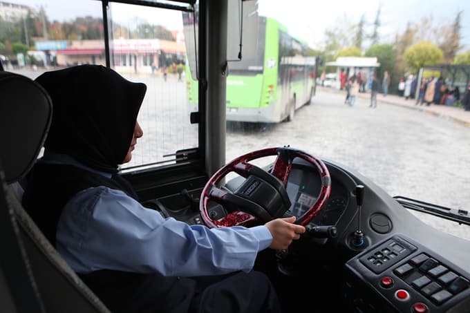 Sakarya'da toplu taşımaya kadın eli değdi