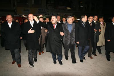 İlk Önce Beddua Etti, Ardından da Halka Amin Dedirtti