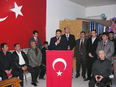 <p><font face="arial,helvetica,sans-serif" size="2">Yeşil Geyvemizin bağlarında yetişip yaşayan Erzurumlular olacak. Geyveli dostlarımıza, hemşerilerimize ve t&uuml;m yurdumuza faydalı olabilmenin heyecanıyla atılan bu adımların yarınlarda gen&ccedil;lerimizede &ouml;rnek olmasını temin ederim. Derneğimizin kuruluş aşamasında bize &ouml;nc&uuml;l&uuml;k yapan değerli başkanımız Sayın M&uuml;kerrem Ko&ccedil;'a derneğimize emeği ge&ccedil;en desteklerini esirgemeyen t&uuml;m hemşerilerime bize inan, g&uuml;venen, yanımızda destek olan Geyveli dostlarımıza sonsuz teşekk&uuml;r eder saygılarımı sunarım.</font></p>