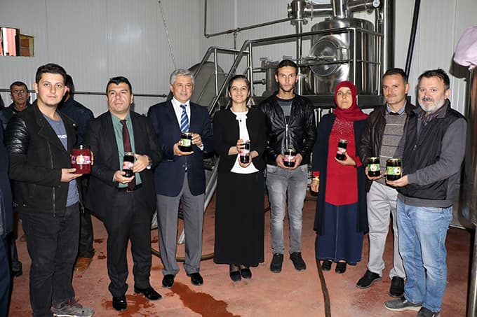 Köydeki fabrikada üretilen pekmezler dünyaya ihraç edilecek