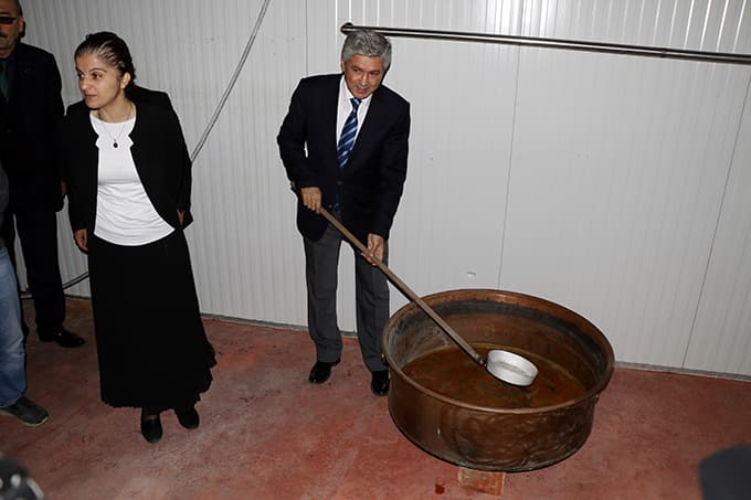 Köydeki fabrikada üretilen pekmezler dünyaya ihraç edilecek