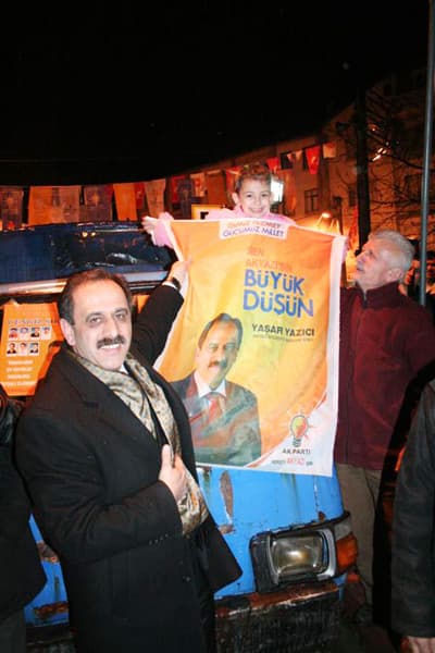 AKP Sevgisi, Yağmurda Bile Sokaklara Döktü