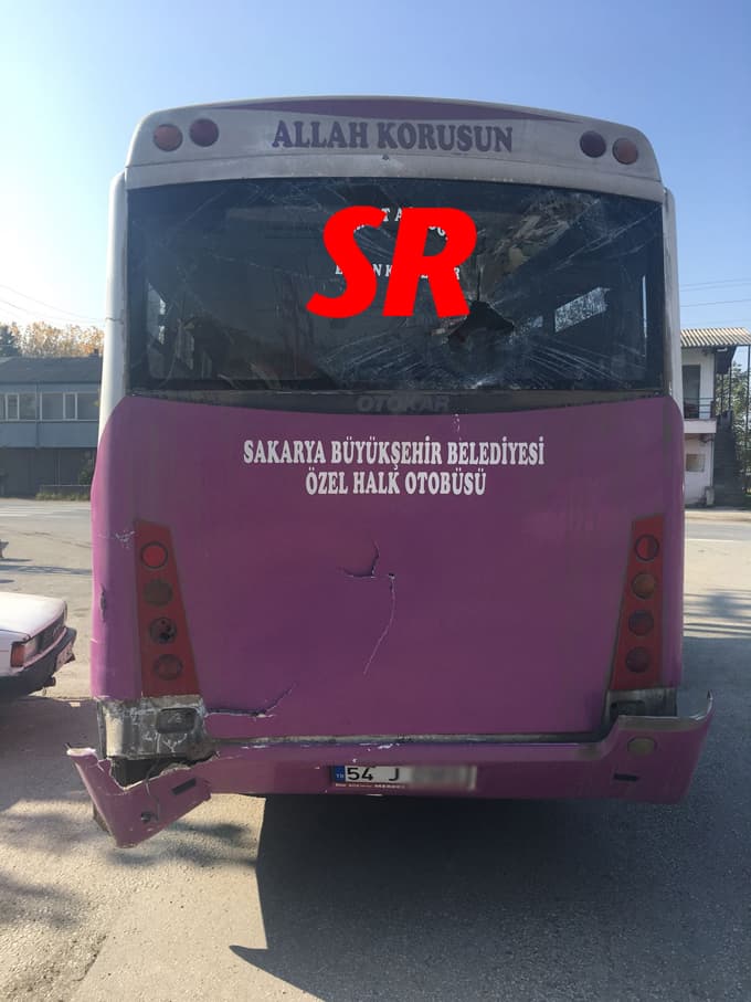 İki halk otobüsü çarpıştı: 5 yaralı!