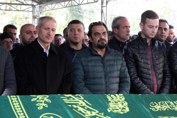 Evlerinde ölü bulunmuşlardı, son yolculuklarına uğurlandılar