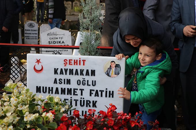 Şehit Kaymakam kabri başında anıldı