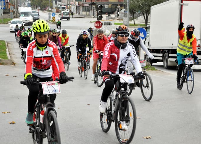 Pedallar deprem farkındalığı için çevrildi