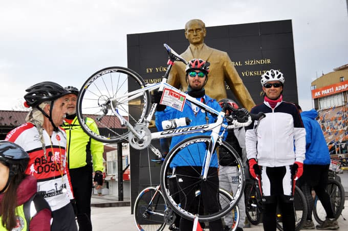 Pedallar deprem farkındalığı için çevrildi