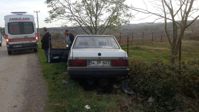 Kontrolden çıkan araç beton büze çarptı