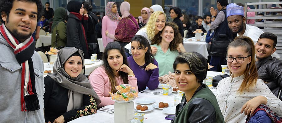 Uluslararası Öğrenciler Yemekte Buluştu
