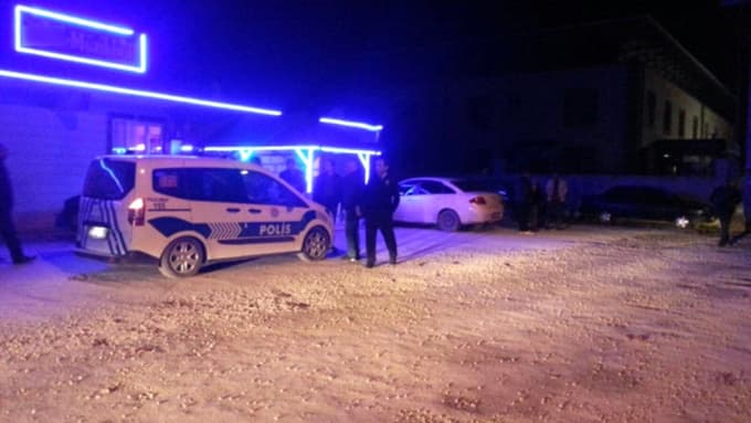 Eğlence mekanlarına baskın düzenlendi