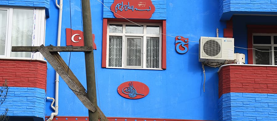 Fanatik Trabzonsporlu'nun "bordo-mavi" evi